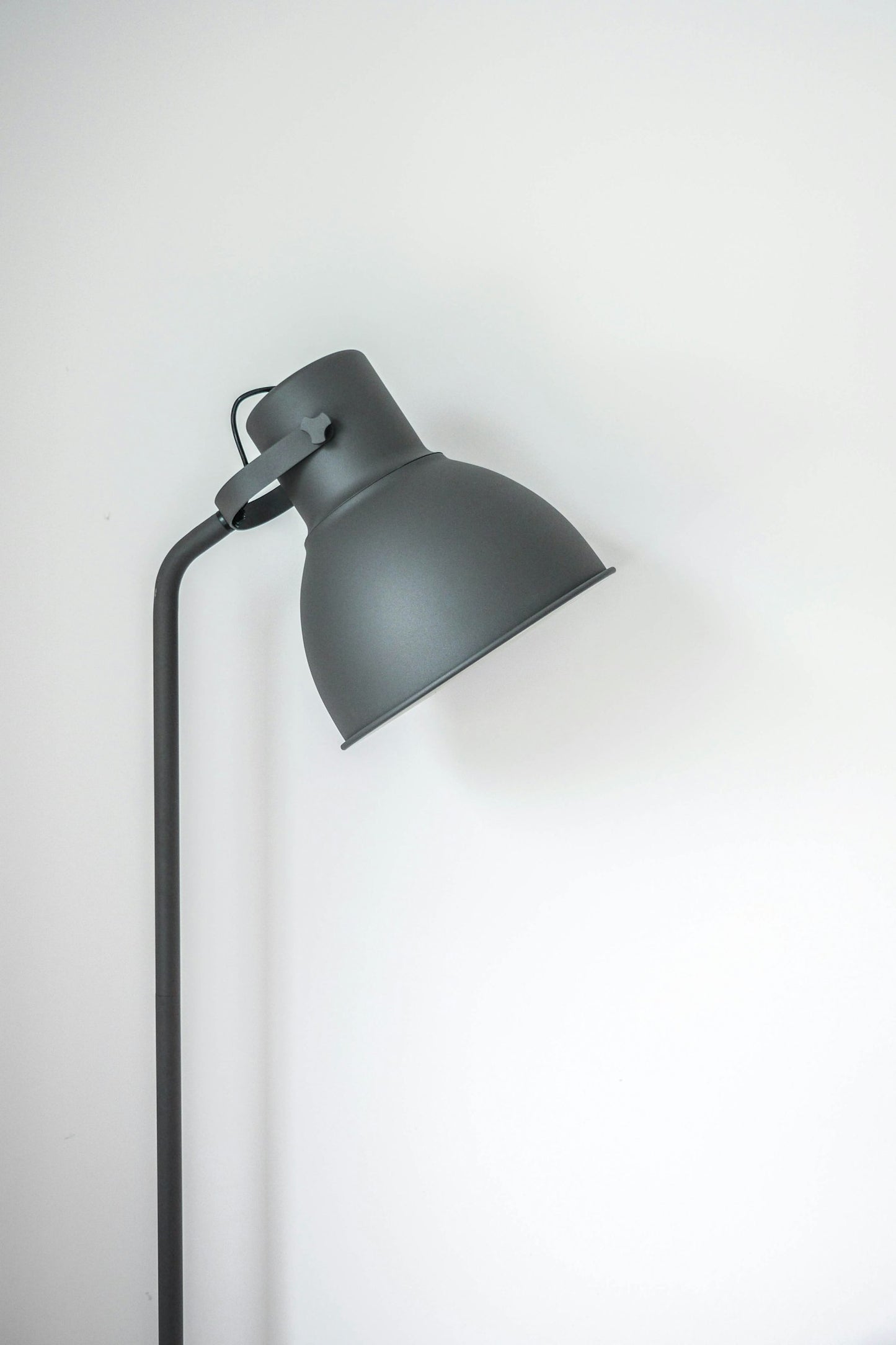 Lámpara de mesa minimalista